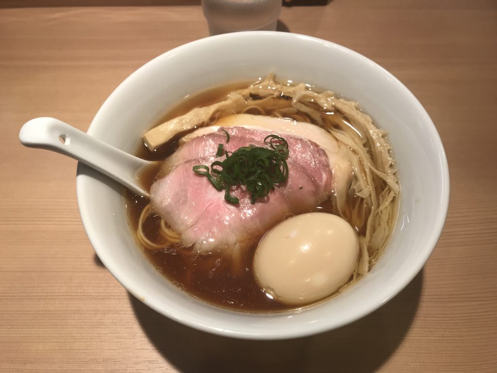 新宿三丁目:らぁ麺はやし田の特製醤油らぁ麺を食べてみた【ラーメンレビュー】