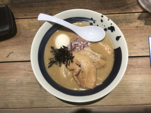 西新宿 麺屋 翔 みなとの特製真鯛白湯ラーメンを食べてみた ラーメン